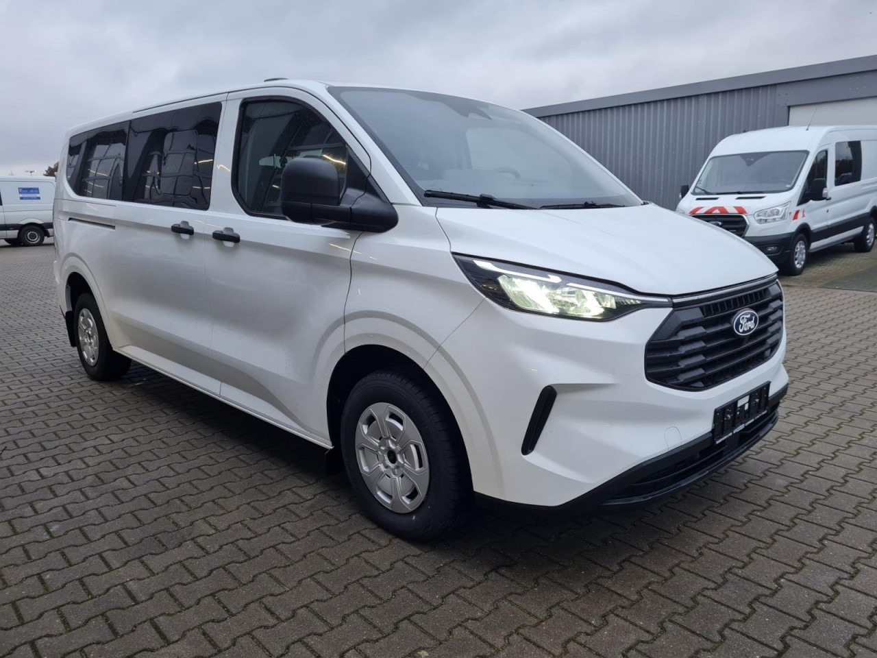 Ford Ford Transit Custom Kombi 320 L2 Trend 9 Sitze KAMERA - 小型巴士, 小型客车:图3 Ford Ford Transit Custom Kombi 320 L2 Trend 9 Sitze KAMERA - 小型巴士, 小型客车:图3