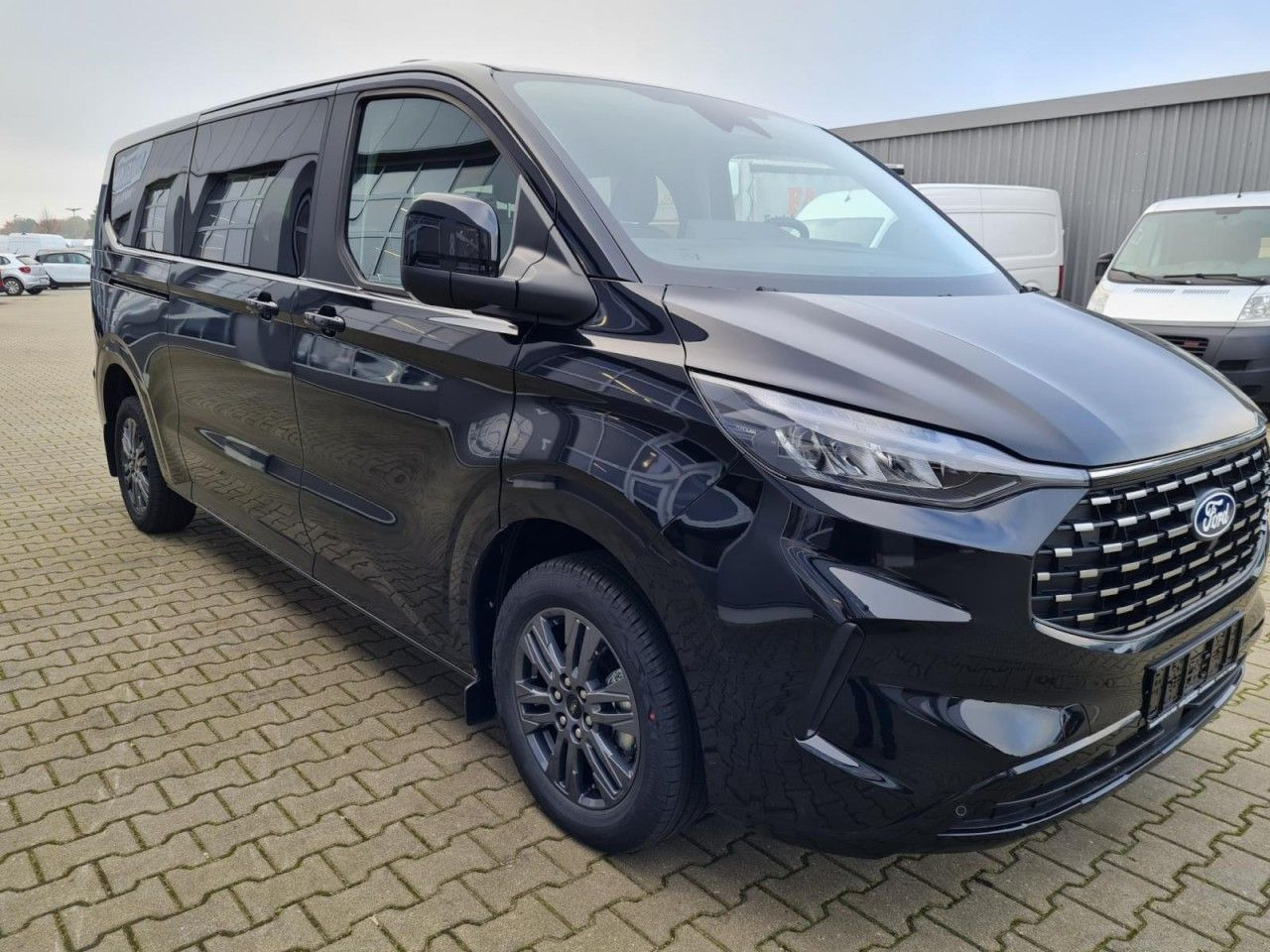 Ford Tourneo Custom 320 L2 Titanium 9 Sitze STANDHZ - 小型客车:图3 Ford Tourneo Custom 320 L2 Titanium 9 Sitze STANDHZ - 小型客车:图3