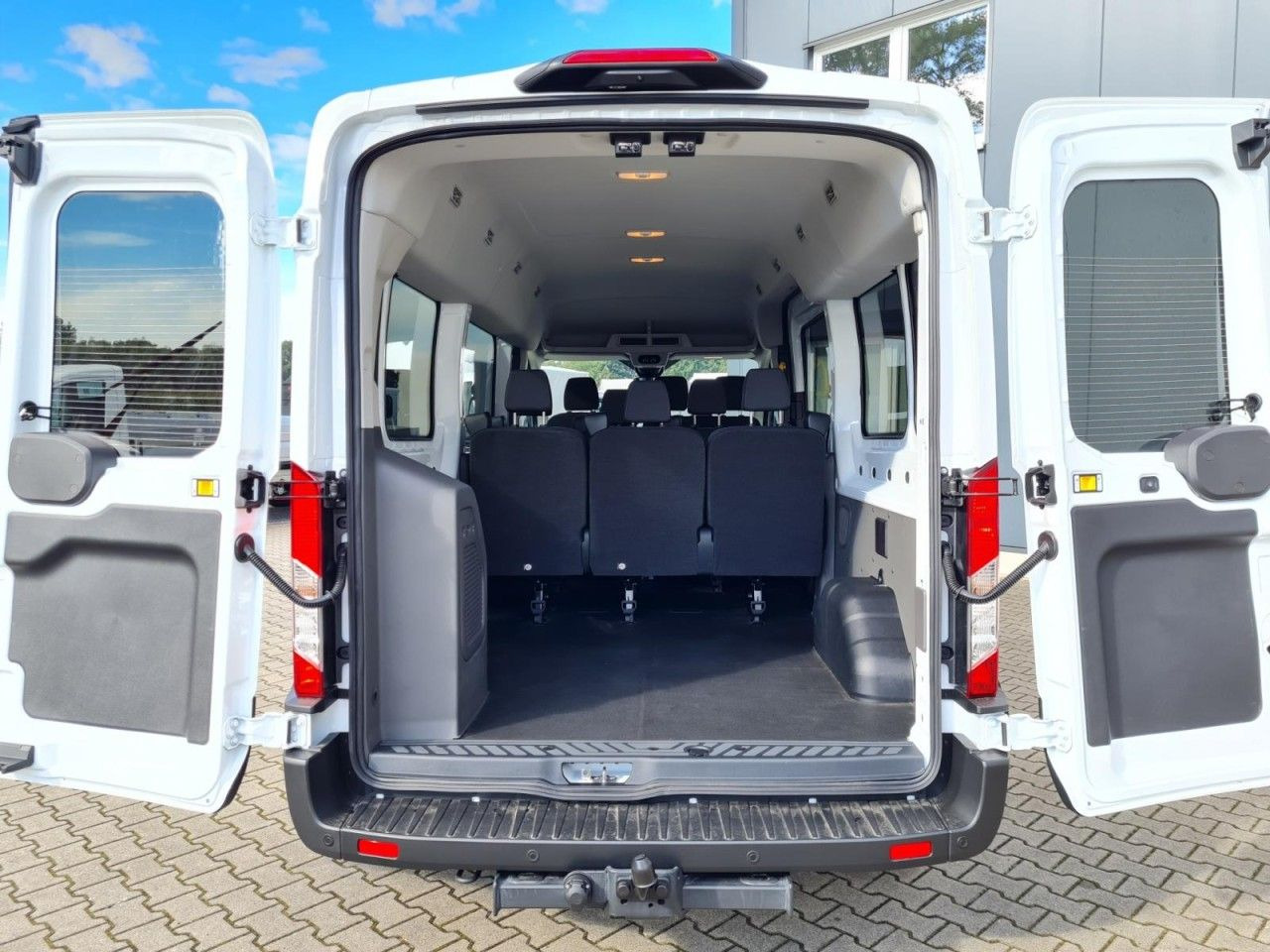 Ford Transit 350 Kombi TDCi L3 Trend 9 Sitzer AUTOMAT - 小型客车:图5 Ford Transit 350 Kombi TDCi L3 Trend 9 Sitzer AUTOMAT - 小型客车:图5