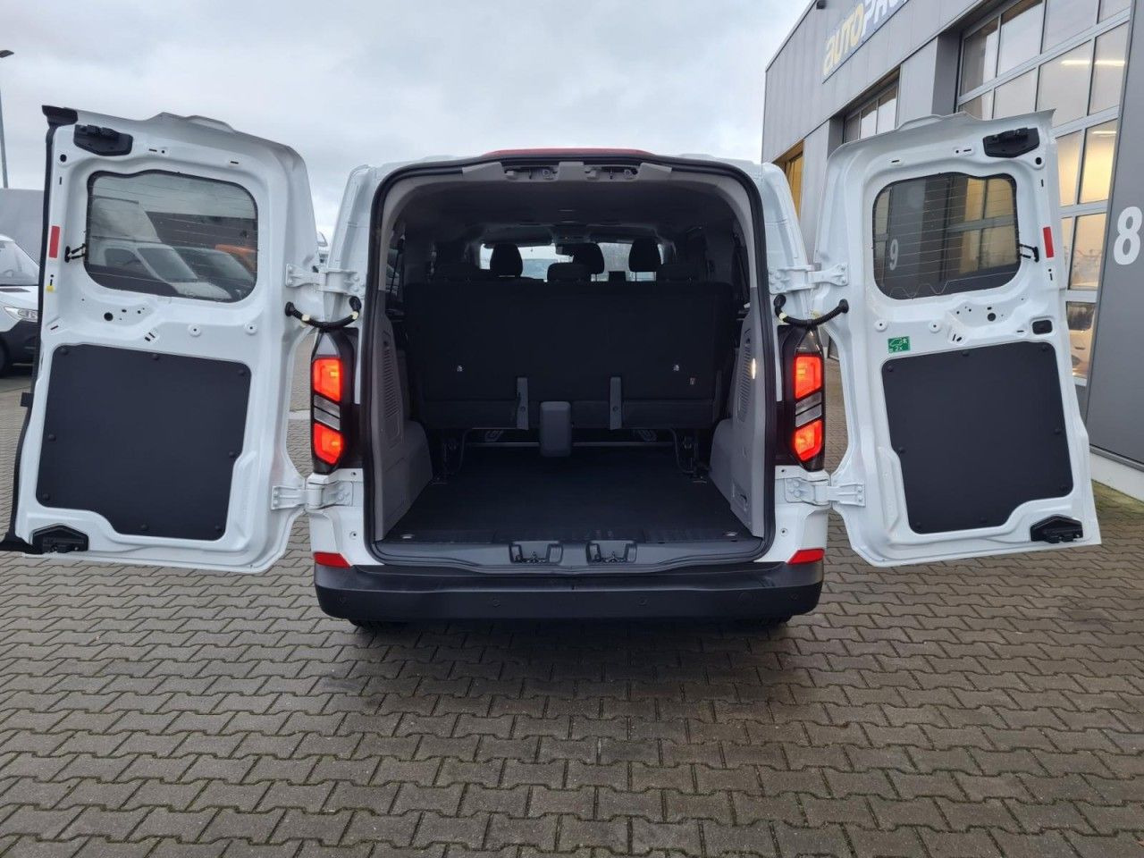 Ford Transit Custom Kombi 320 L2 Trend 9 Sitze KAMERA - 汽车:图5 Ford Transit Custom Kombi 320 L2 Trend 9 Sitze KAMERA - 汽车:图5