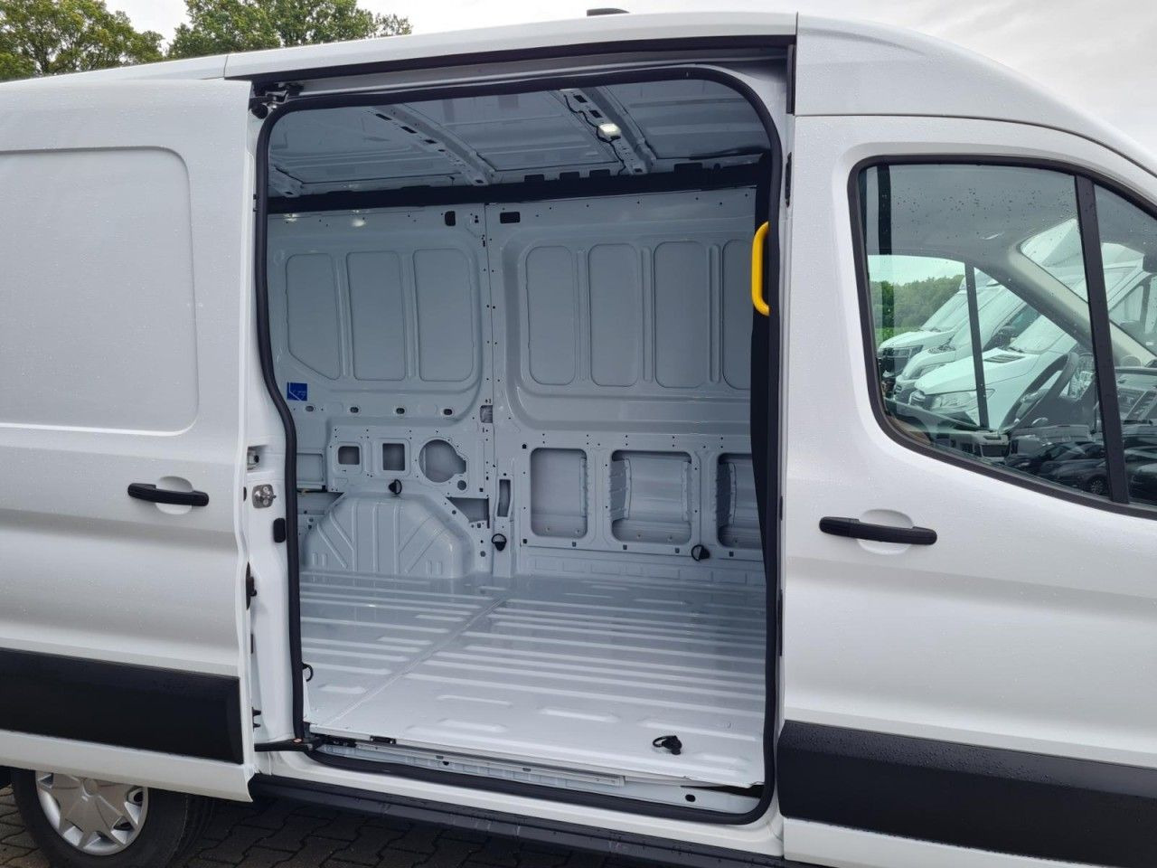 Ford Transit Kasten TDCi L2H2 Trend Klima Tempomat - 紧凑型面包车:图4 Ford Transit Kasten TDCi L2H2 Trend Klima Tempomat - 紧凑型面包车:图4