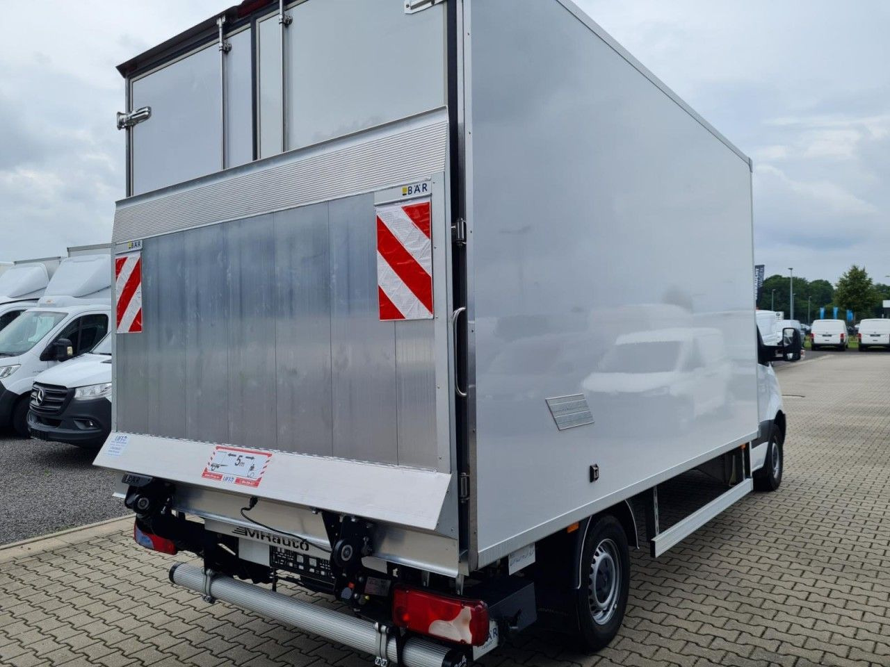 Mercedes-Benz Sprinter 315 CDI Koffer LBW RWD KLIMA TEMPOMAT - 厢式货车:图4 Mercedes-Benz Sprinter 315 CDI Koffer LBW RWD KLIMA TEMPOMAT - 厢式货车:图4
