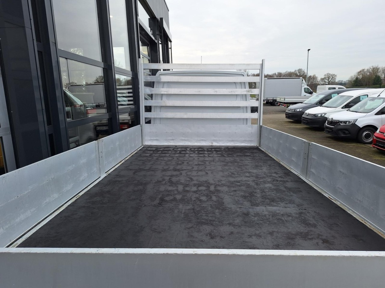 Mercedes-Benz Sprinter 317 CDI Pritsche L4 RWD AHK KLIMA TEMPOMAT - 平板货车:图3 Mercedes-Benz Sprinter 317 CDI Pritsche L4 RWD AHK KLIMA TEMPOMAT - 平板货车:图3