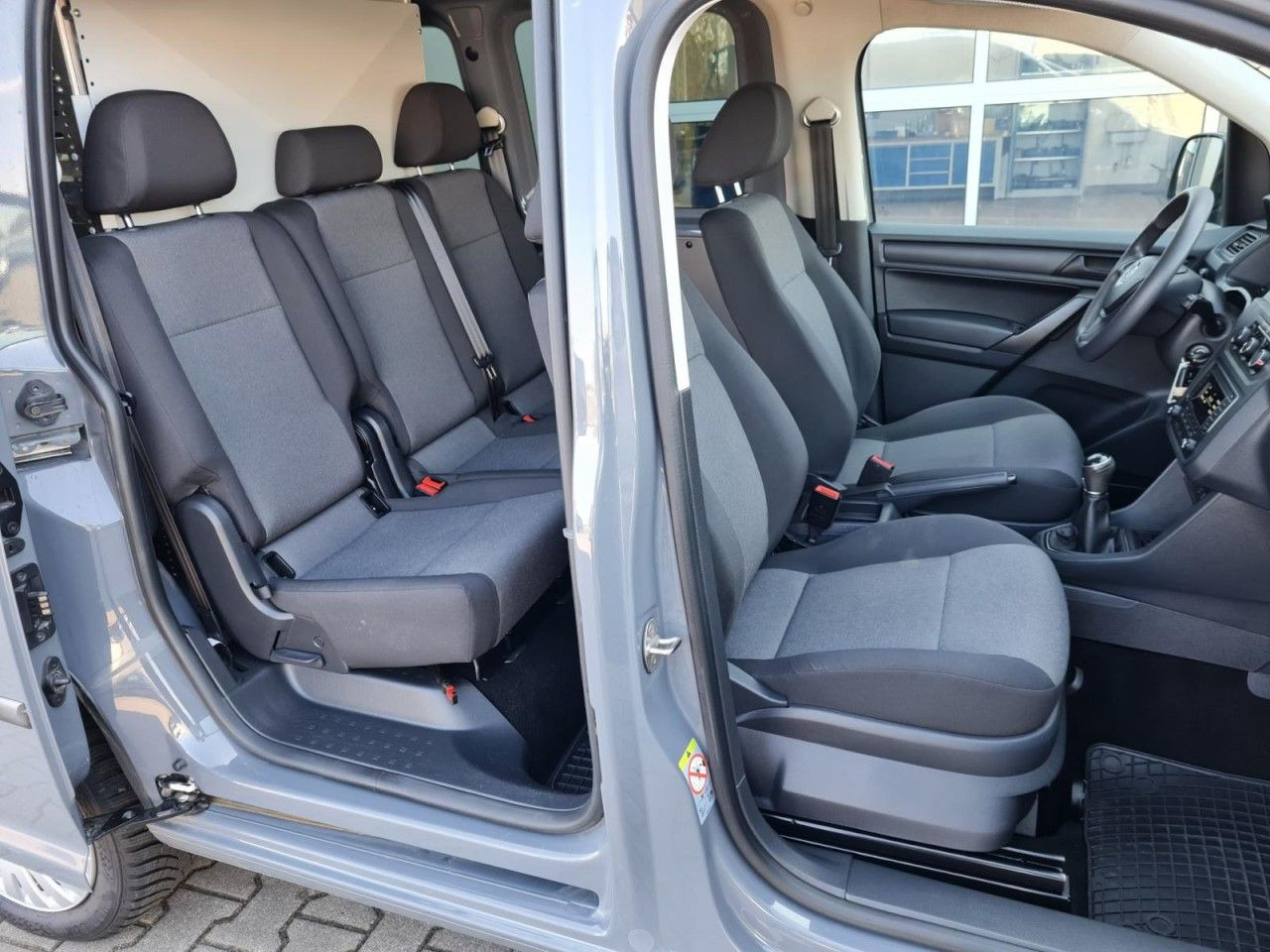Volkswagen Caddy 4Motion TDi Kombi 5-Sitze TEMPO STHZ REGAL - 旅行车:图4 Volkswagen Caddy 4Motion TDi Kombi 5-Sitze TEMPO STHZ REGAL - 旅行车:图4