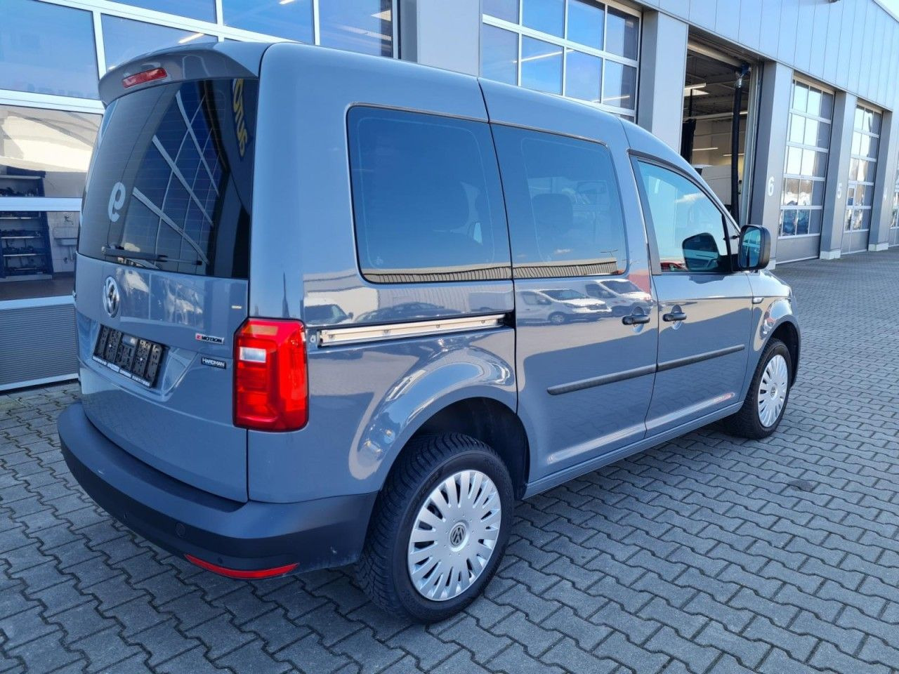 Volkswagen Caddy 4Motion TDi Kombi 5-Sitze TEMPO STHZ REGAL - 旅行车:图5 Volkswagen Caddy 4Motion TDi Kombi 5-Sitze TEMPO STHZ REGAL - 旅行车:图5