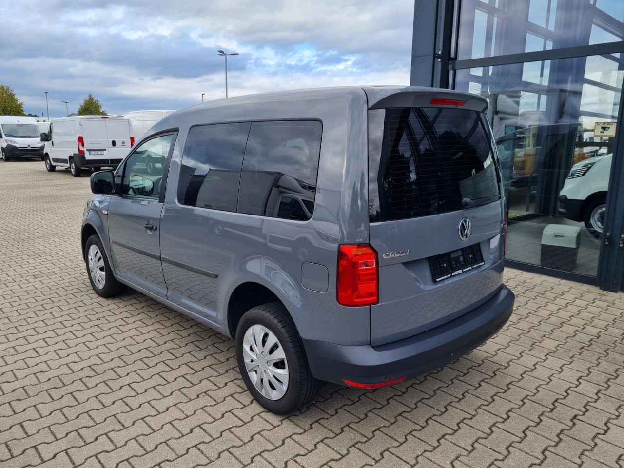 Volkswagen Caddy Kombi 4Motion TDi 5-Sitze KLIMA STHZ TEMPOMAT - 康比货车:图5 Volkswagen Caddy Kombi 4Motion TDi 5-Sitze KLIMA STHZ TEMPOMAT - 康比货车:图5