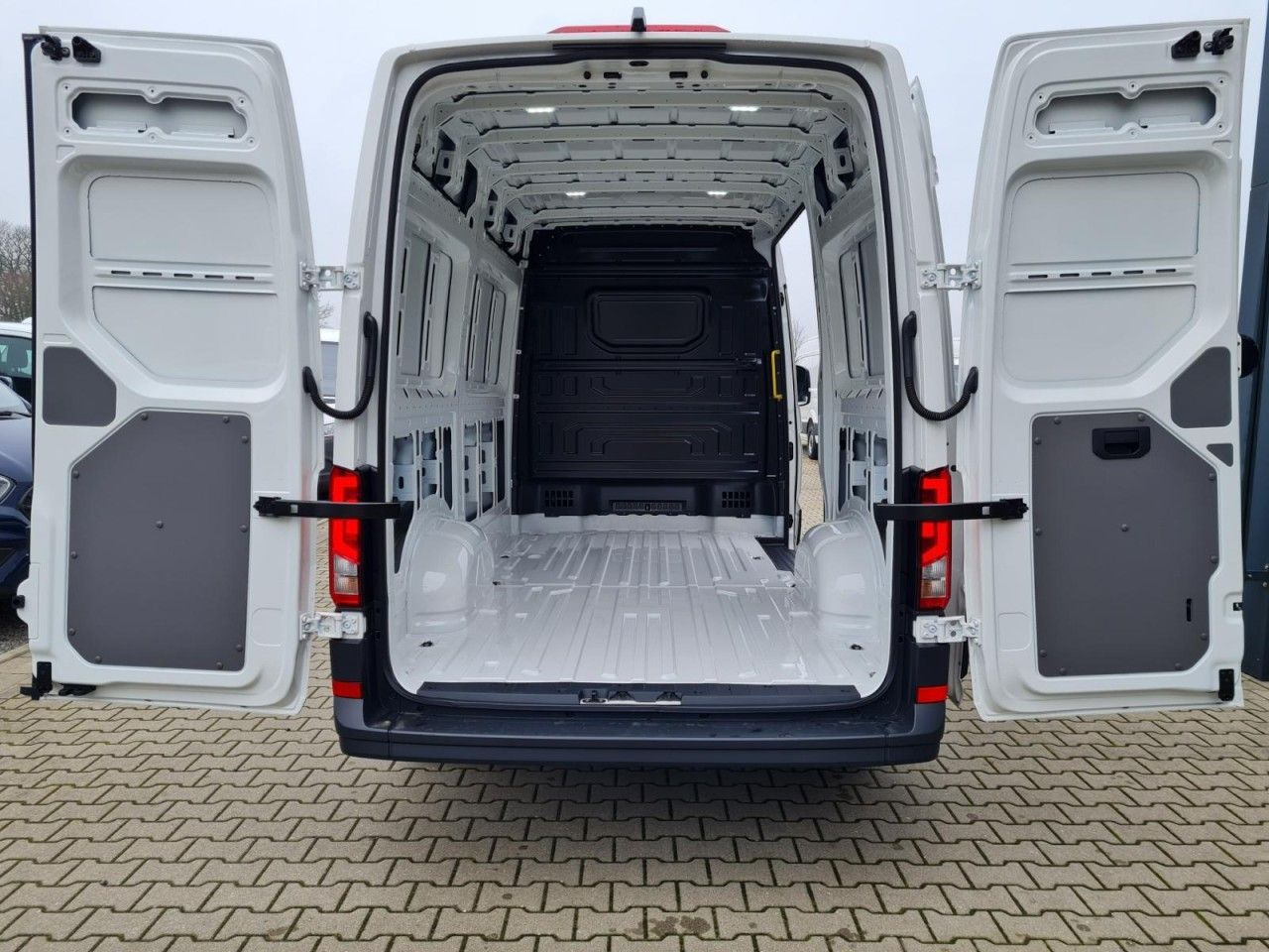 Volkswagen Crafter 35 Kasten MR hoch KLIMA KAMERA NAVI/APP - 无侧窗厢式货车:图5 Volkswagen Crafter 35 Kasten MR hoch KLIMA KAMERA NAVI/APP - 无侧窗厢式货车:图5