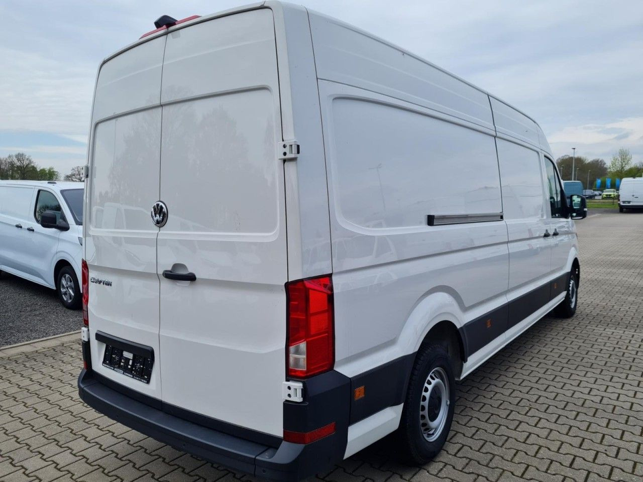 Volkswagen Crafter 35 Kasten lang L4H2 KLIMA NAVI_APP HOLZB - 无侧窗厢式货车:图4 Volkswagen Crafter 35 Kasten lang L4H2 KLIMA NAVI_APP HOLZB - 无侧窗厢式货车:图4