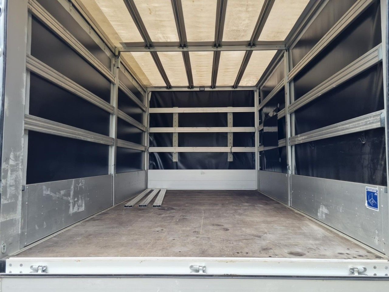 Volkswagen Crafter 35 Pritsche Schlafkabine LED TEMPOMAT - 侧帘货车:图5 Volkswagen Crafter 35 Pritsche Schlafkabine LED TEMPOMAT - 侧帘货车:图5
