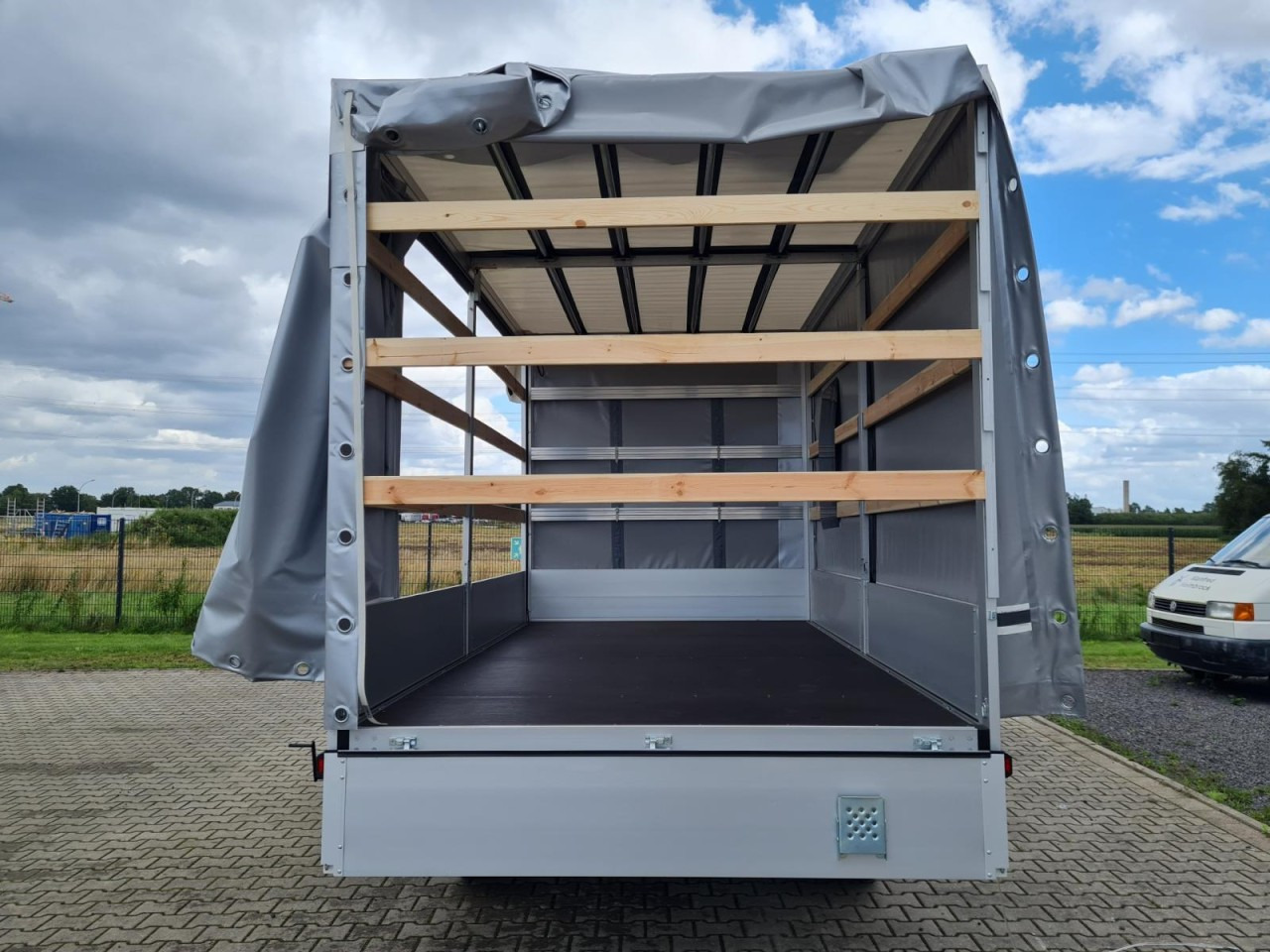 Volkswagen Crafter 35 TDI Pritsche Schiebe Plane ERGO LED TEMPOMAT - 侧帘货车:图5 Volkswagen Crafter 35 TDI Pritsche Schiebe Plane ERGO LED TEMPOMAT - 侧帘货车:图5