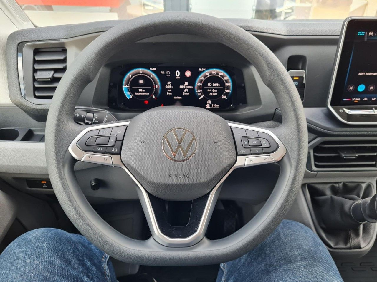Volkswagen Crafter 35 TDI Pritsche Schiebe Plane LED TEMPOM - 侧帘货车:图4 Volkswagen Crafter 35 TDI Pritsche Schiebe Plane LED TEMPOM - 侧帘货车:图4