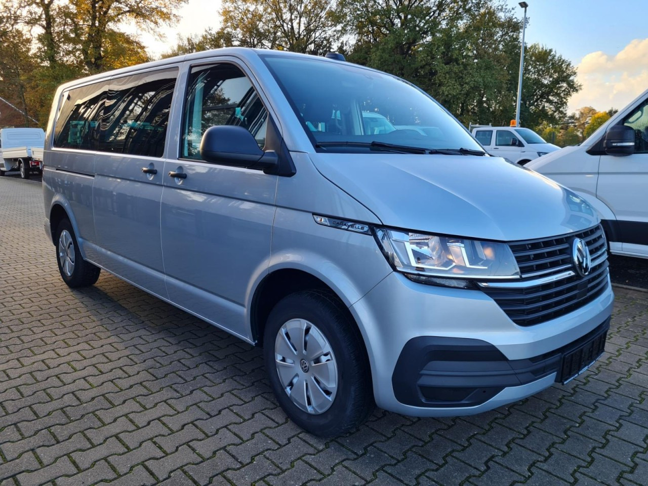 Volkswagen T6.1 Caravelle TDI lang 9 Sitzer 2 Schiebetüren Trendl. - 小型巴士, 小型客车:图3 Volkswagen T6.1 Caravelle TDI lang 9 Sitzer 2 Schiebetüren Trendl. - 小型巴士, 小型客车:图3