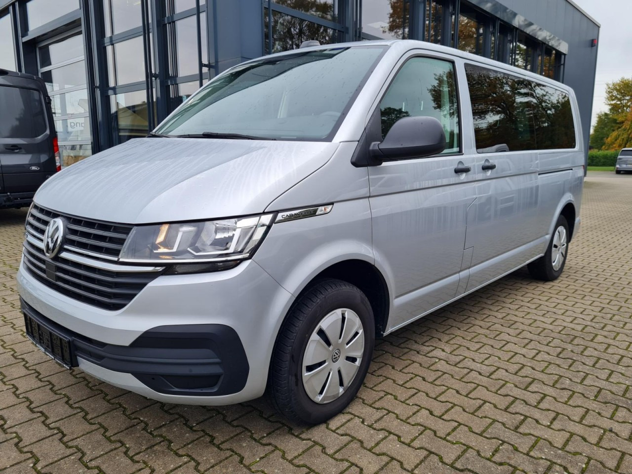 Volkswagen T6.1 Caravelle TDI lang 9 Sitzer 2 Schiebetüren Trendl. - 小型巴士, 小型客车:图1 Volkswagen T6.1 Caravelle TDI lang 9 Sitzer 2 Schiebetüren Trendl. - 小型巴士, 小型客车:图1