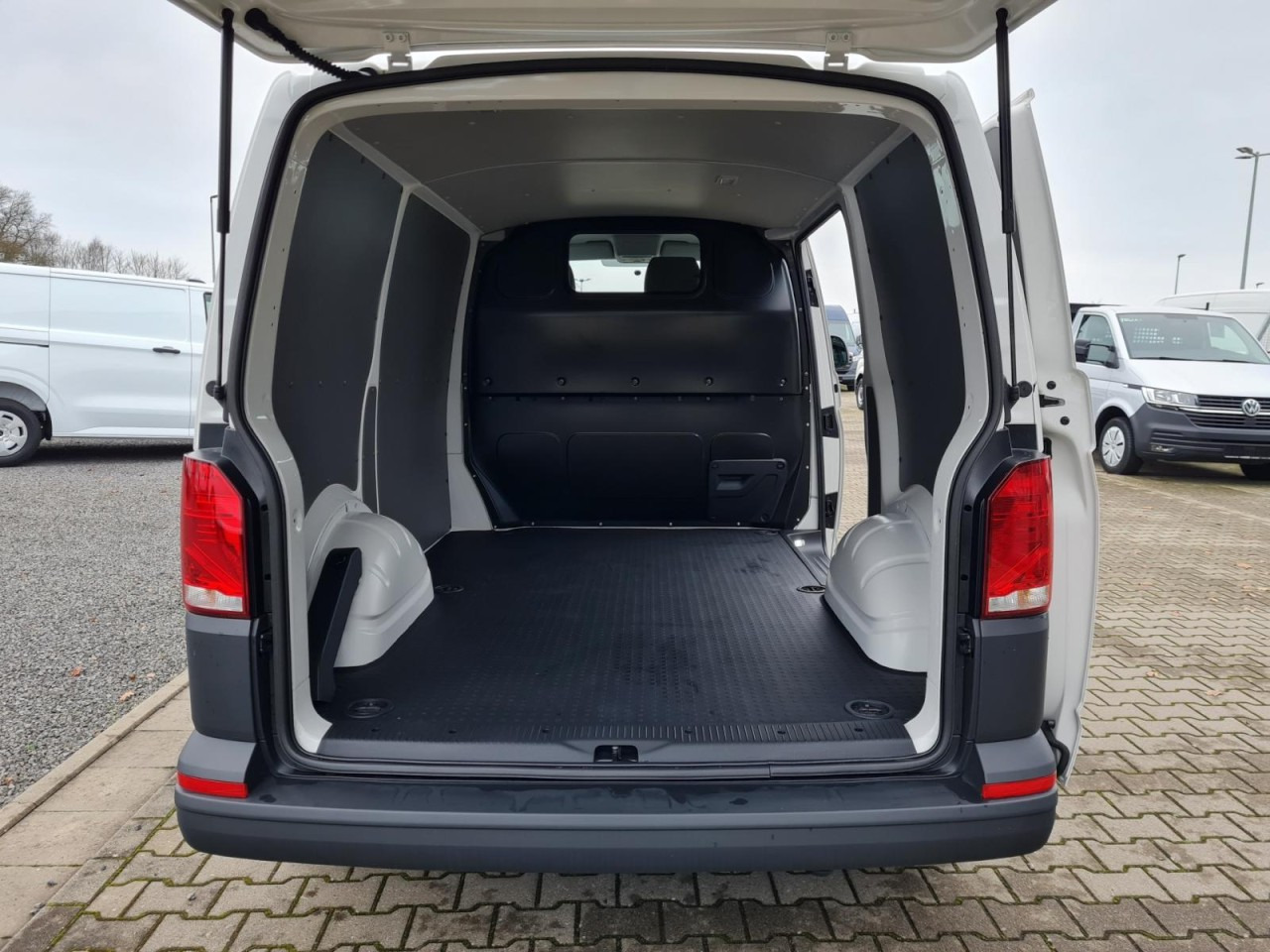 Volkswagen T6.1 Kasten KR Heckklappe KAMERA KLIMA ALLWETTER - 紧凑型面包车:图5 Volkswagen T6.1 Kasten KR Heckklappe KAMERA KLIMA ALLWETTER - 紧凑型面包车:图5