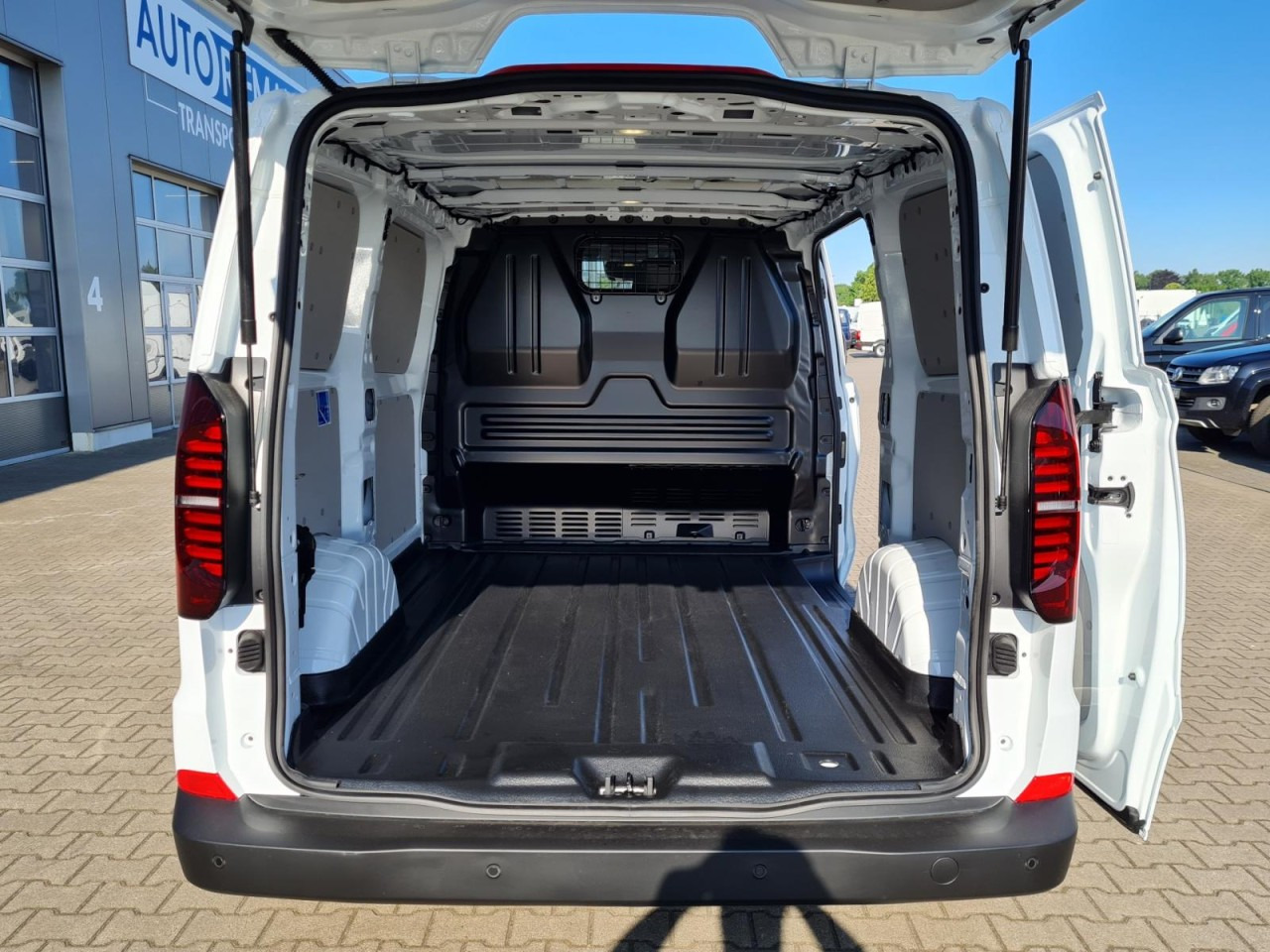 Volkswagen T7 Transporter Kasten Tdi KR Heckklappe PDC KLIMA - 紧凑型面包车:图5 Volkswagen T7 Transporter Kasten Tdi KR Heckklappe PDC KLIMA - 紧凑型面包车:图5