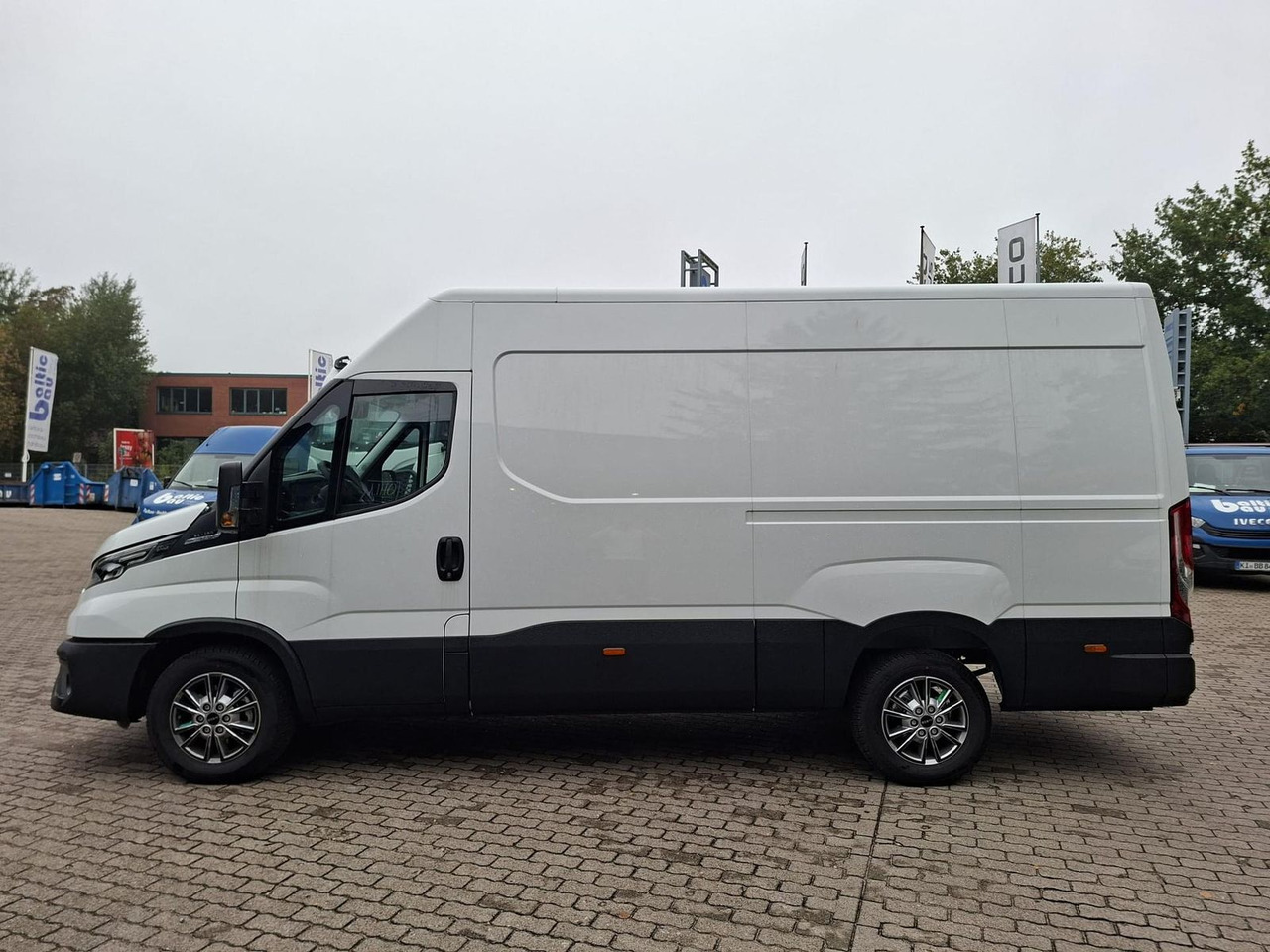 Iveco 35S16A8V Klima, Radio, Kamera ab 0% Finanzierbar - 无侧窗厢式货车:图2 Iveco 35S16A8V Klima, Radio, Kamera ab 0% Finanzierbar - 无侧窗厢式货车:图2