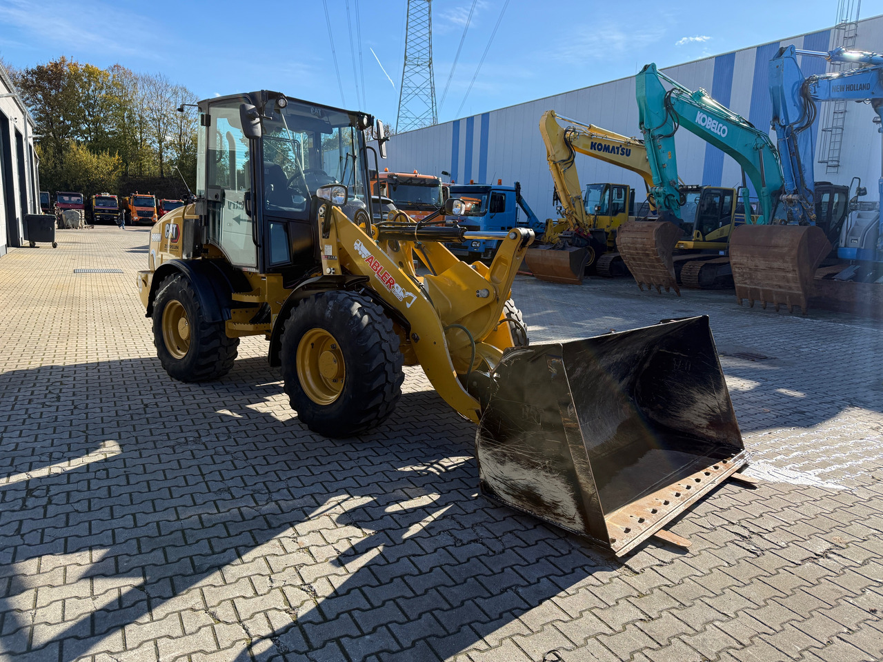 CATERPILLAR 908M New Generation Radlader Klima - 轮式装载机:图3 CATERPILLAR 908M New Generation Radlader Klima - 轮式装载机:图3