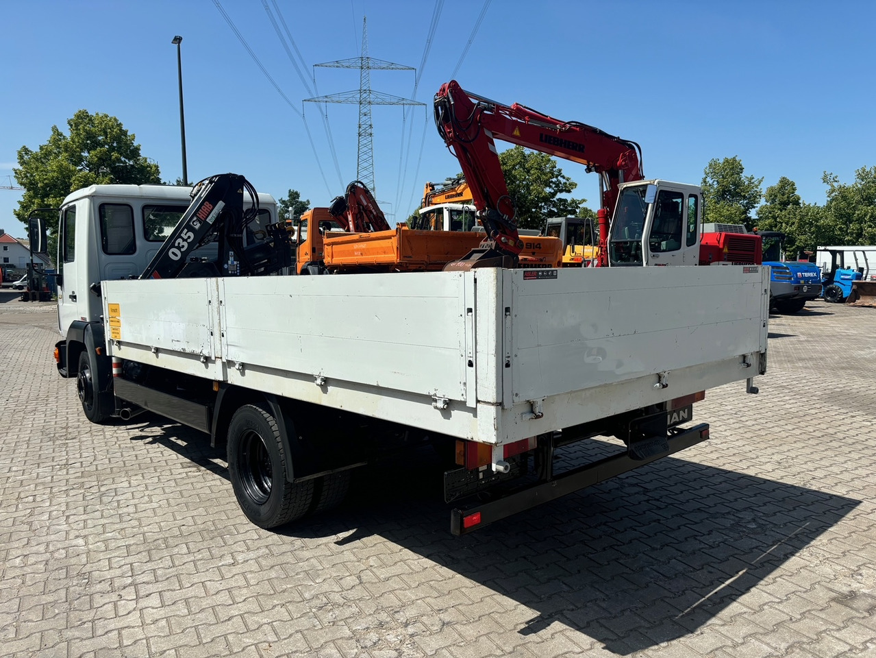 MAN 8.163 L2000 Pritsche+Kran Hiab 035 - 栏板式/ 平板卡车, 起重车:图4 MAN 8.163 L2000 Pritsche+Kran Hiab 035 - 栏板式/ 平板卡车, 起重车:图4