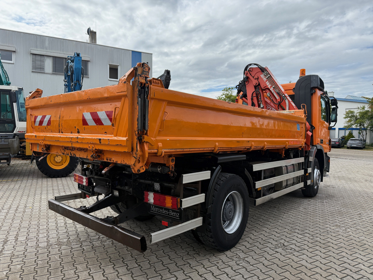 Mercedes-Benz 1832 Actros MP2 3-Seiten-Kipper mit Kran + Funk - 翻斗车, 起重车:图4 Mercedes-Benz 1832 Actros MP2 3-Seiten-Kipper mit Kran + Funk - 翻斗车, 起重车:图4