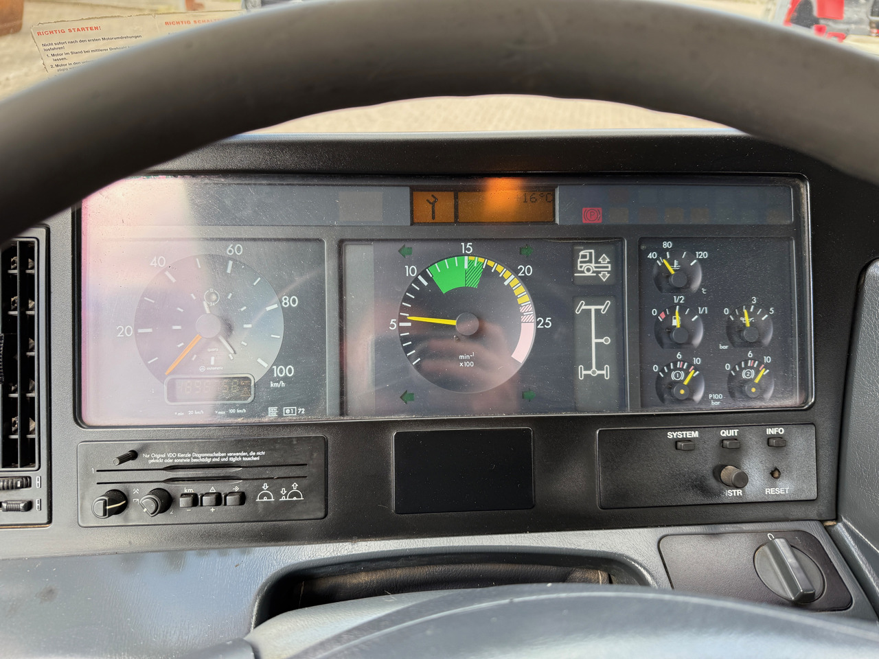 栏板式/ 平板卡车, 起重车 Mercedes-Benz 1840 Actros 2-Seiten-Kipper mit Kran Hiab 125-3 mit Funk:图15 栏板式/ 平板卡车, 起重车 Mercedes-Benz 1840 Actros 2-Seiten-Kipper mit Kran Hiab 125-3 mit Funk:图15