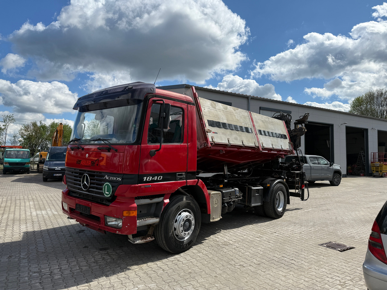 栏板式/ 平板卡车, 起重车 Mercedes-Benz 1840 Actros 2-Seiten-Kipper mit Kran Hiab 125-3 mit Funk:图8 栏板式/ 平板卡车, 起重车 Mercedes-Benz 1840 Actros 2-Seiten-Kipper mit Kran Hiab 125-3 mit Funk:图8