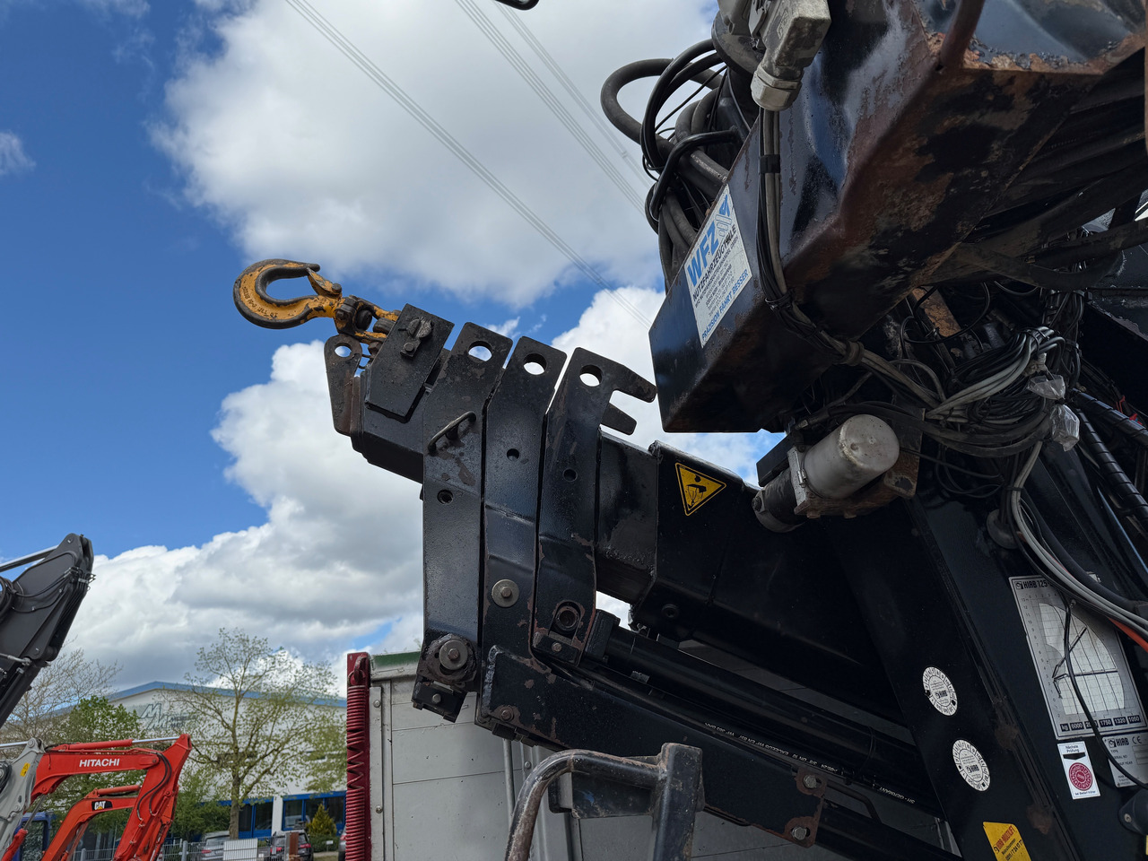 栏板式/ 平板卡车, 起重车 Mercedes-Benz 1840 Actros 2-Seiten-Kipper mit Kran Hiab 125-3 mit Funk:图11 栏板式/ 平板卡车, 起重车 Mercedes-Benz 1840 Actros 2-Seiten-Kipper mit Kran Hiab 125-3 mit Funk:图11