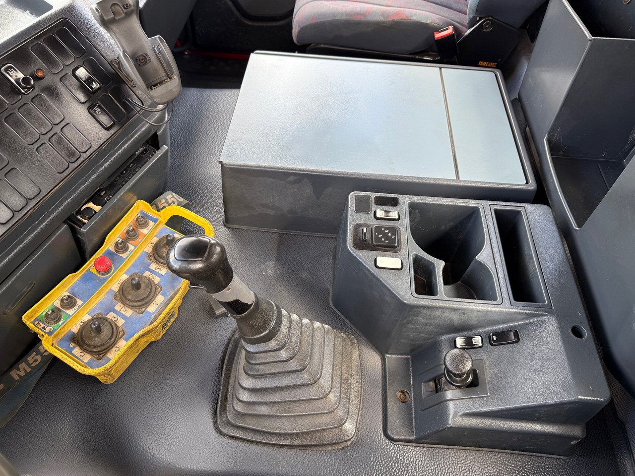 栏板式/ 平板卡车, 起重车 Mercedes-Benz 1840 Actros 2-Seiten-Kipper mit Kran Hiab 125-3 mit Funk:图16 栏板式/ 平板卡车, 起重车 Mercedes-Benz 1840 Actros 2-Seiten-Kipper mit Kran Hiab 125-3 mit Funk:图16