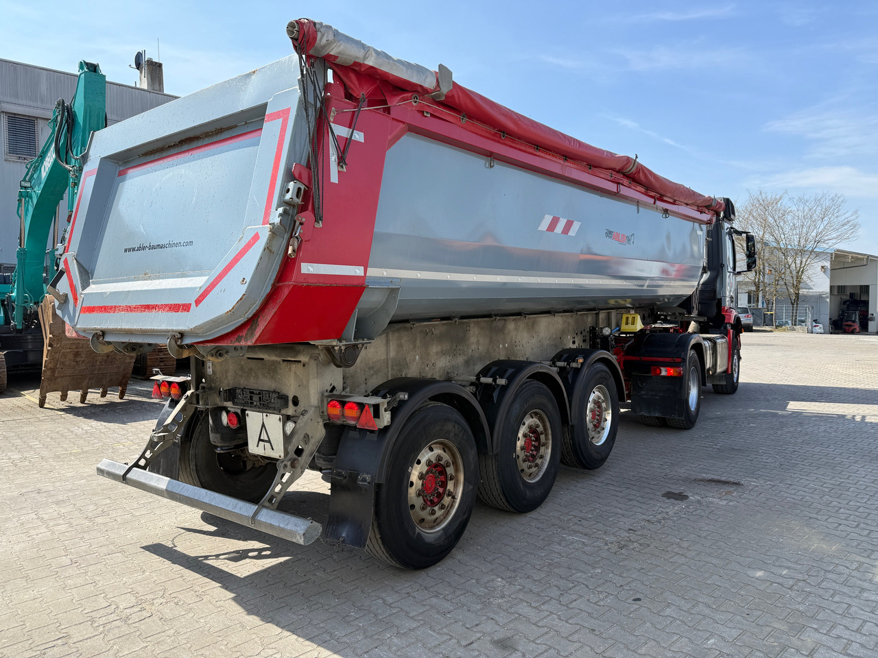 Mercedes-Benz 1851 Arocs ECHTER 4x4 mit Schmitz Kippauflieger - 翻斗车:图4 Mercedes-Benz 1851 Arocs ECHTER 4x4 mit Schmitz Kippauflieger - 翻斗车:图4