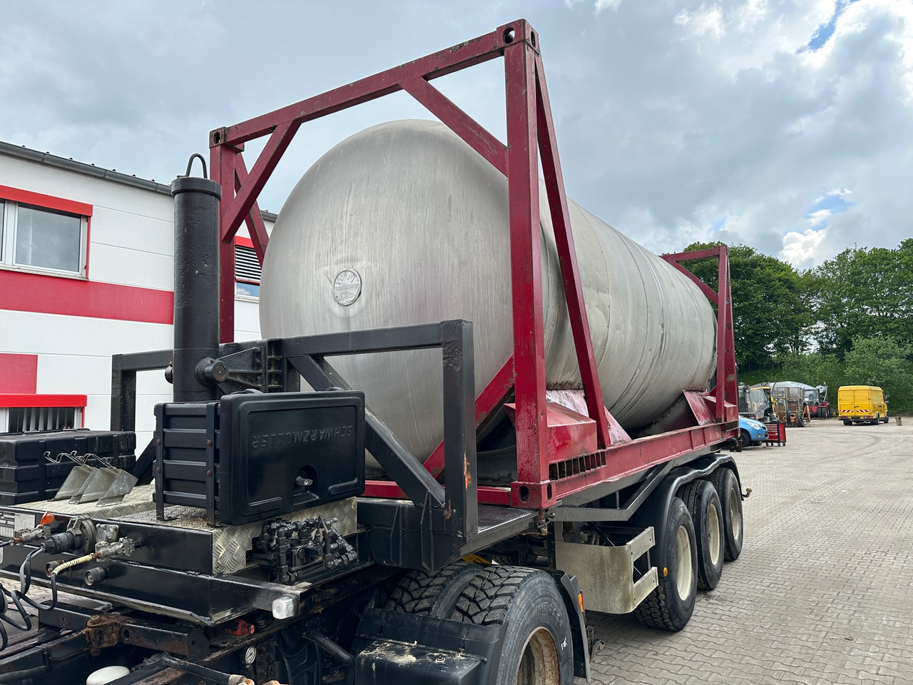 Schmidt CKSA 10/22-20 20 ft Containerkippchassis mit Lebensmitteltank - 翻斗半拖车:图3 Schmidt CKSA 10/22-20 20 ft Containerkippchassis mit Lebensmitteltank - 翻斗半拖车:图3