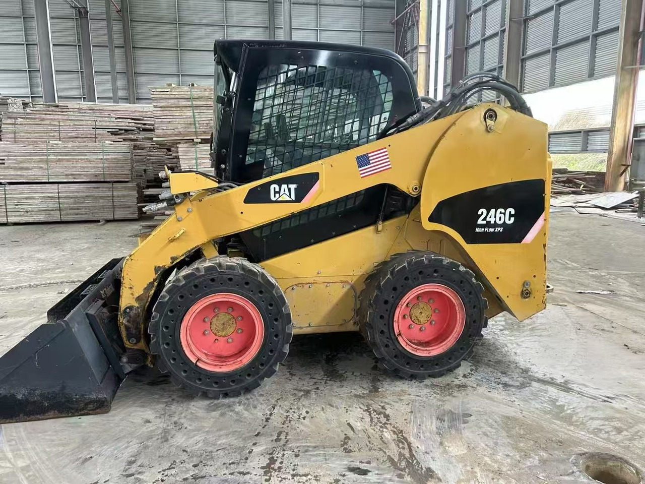 滑移装载机 Caterpillar 246C：图1