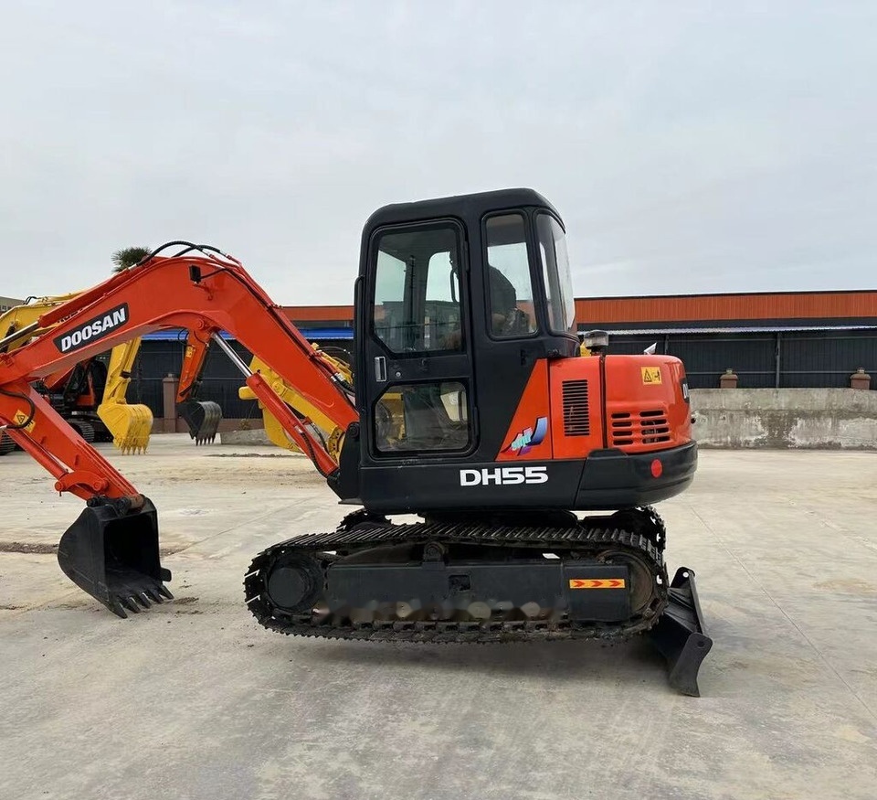 Doosan DH55 - 小型挖掘机:图4 Doosan DH55 - 小型挖掘机:图4