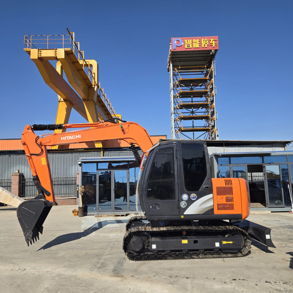 HITACHI ZX70 - 小型挖掘机:图1 HITACHI ZX70 - 小型挖掘机:图1