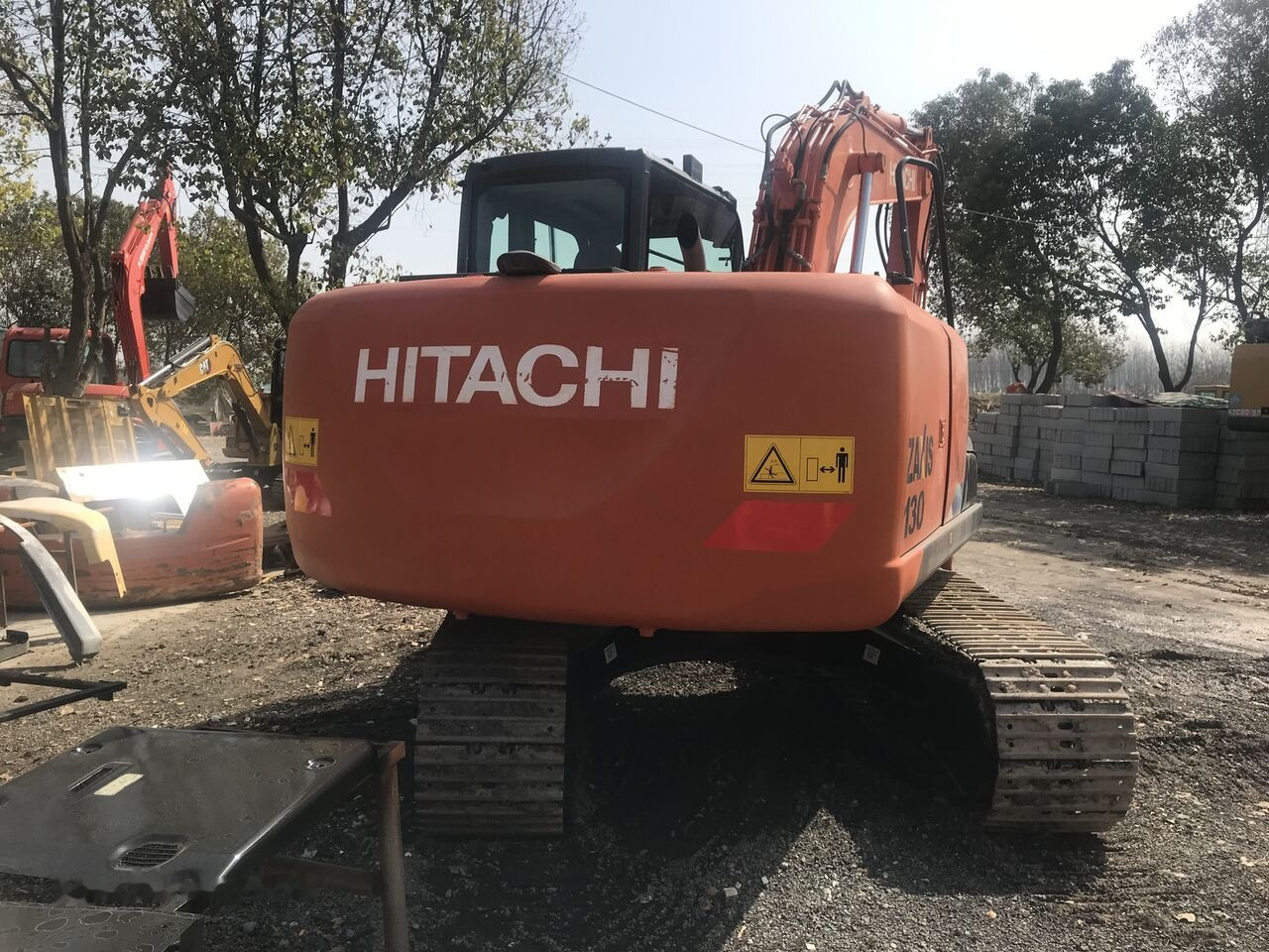 Hitachi ZX130 - 履带式挖掘机:图5 Hitachi ZX130 - 履带式挖掘机:图5