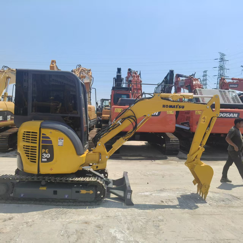 KOMATSU PC30MR - 小型挖掘机:图1 KOMATSU PC30MR - 小型挖掘机:图1