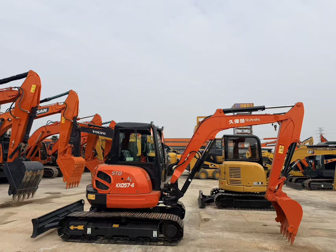 KUBOTA KX057-4 - 小型挖掘机:图2 KUBOTA KX057-4 - 小型挖掘机:图2