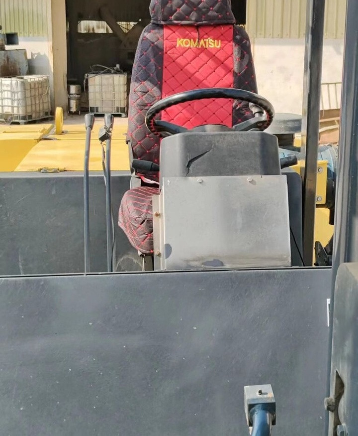 Komatsu FD150 - 柴油叉车:图4 Komatsu FD150 - 柴油叉车:图4