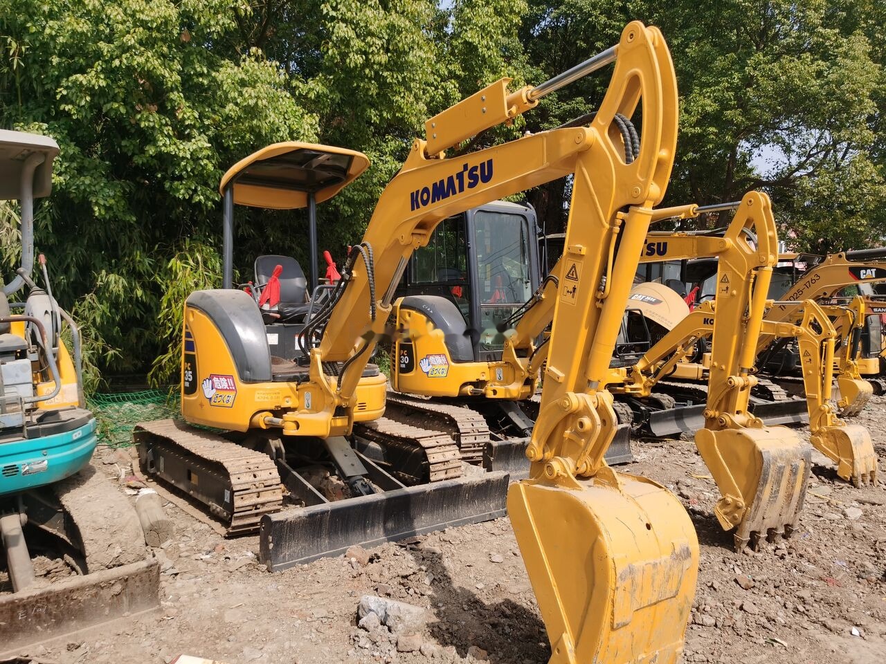 Komatsu PC35MR - 履带式挖掘机:图2 Komatsu PC35MR - 履带式挖掘机:图2
