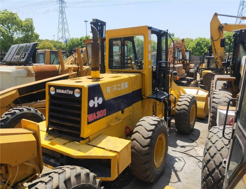 Komatsu WA300 - 轮式装载机:图4 Komatsu WA300 - 轮式装载机:图4