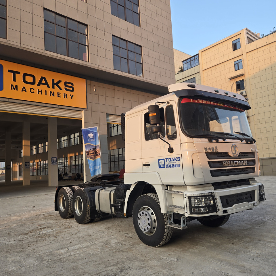SHACMAN F3000 - 牵引车:图1 SHACMAN F3000 - 牵引车:图1