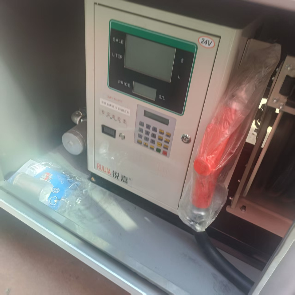 Sinotruk HOWO 371 8*4 Tank truck - 罐车:图4 Sinotruk HOWO 371 8*4 Tank truck - 罐车:图4