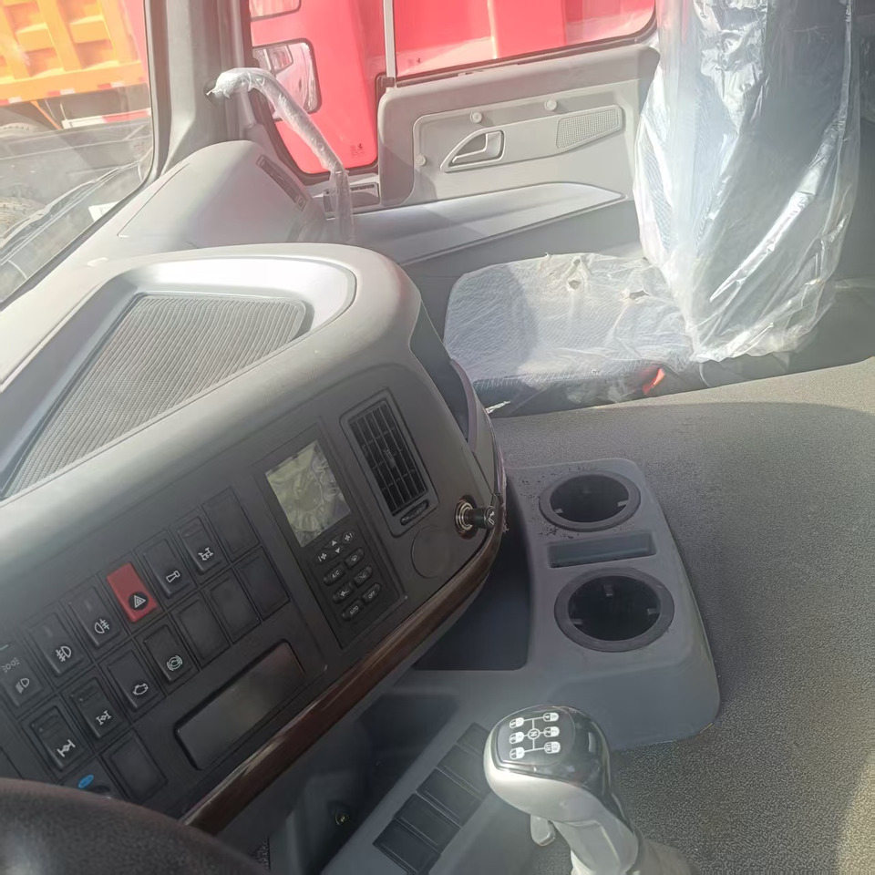 Sinotruk HOWO 371 8*4 Tank truck - 罐车:图3 Sinotruk HOWO 371 8*4 Tank truck - 罐车:图3