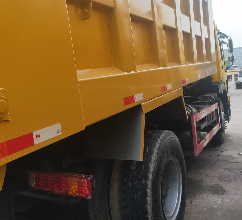 Sinotruk HOWO 4*2 Dump truck - 翻斗车:图4 Sinotruk HOWO 4*2 Dump truck - 翻斗车:图4