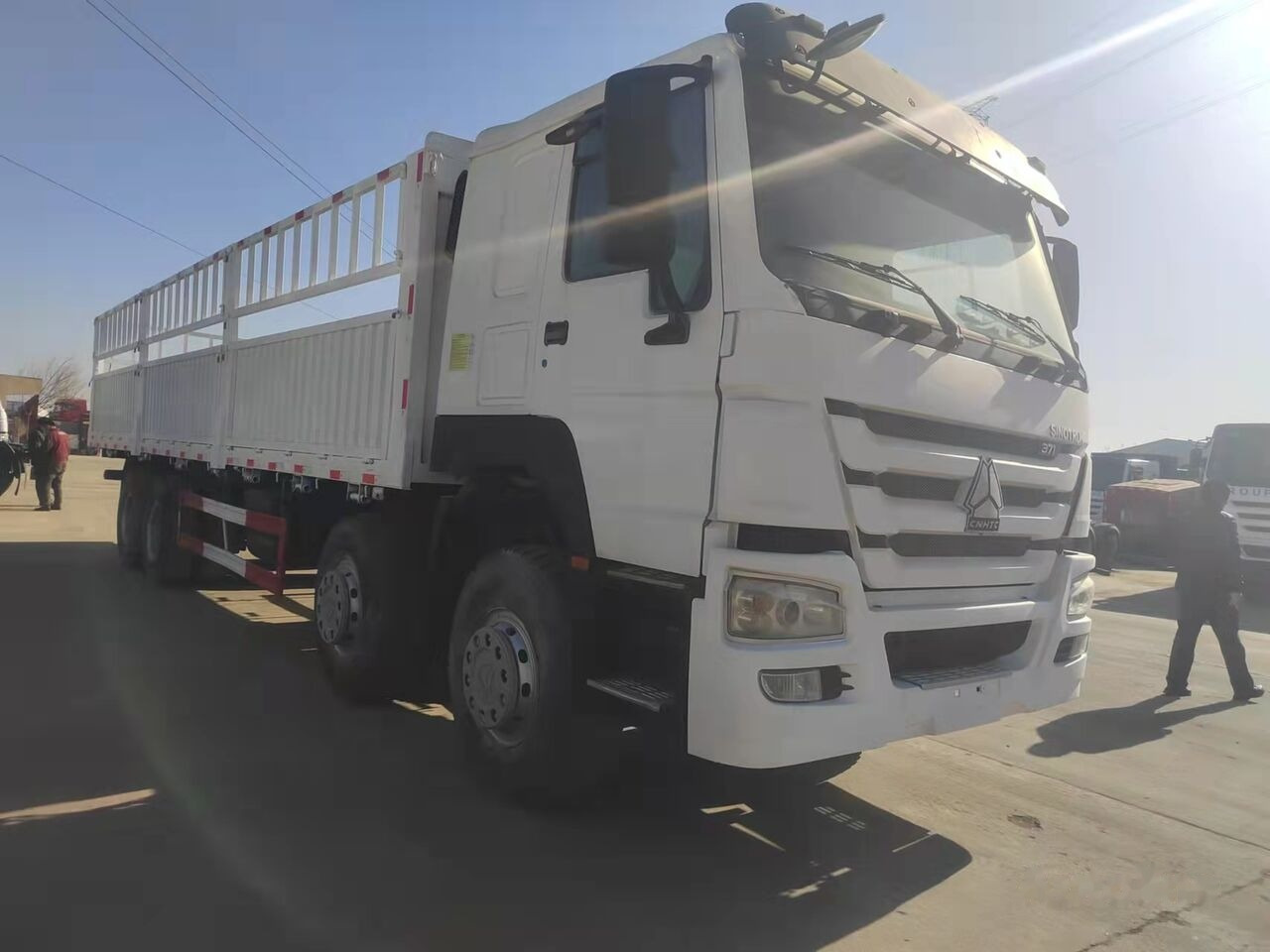 Sinotruk HOWO 8*4 Dump truck - 栏板式/ 平板卡车:图4 Sinotruk HOWO 8*4 Dump truck - 栏板式/ 平板卡车:图4