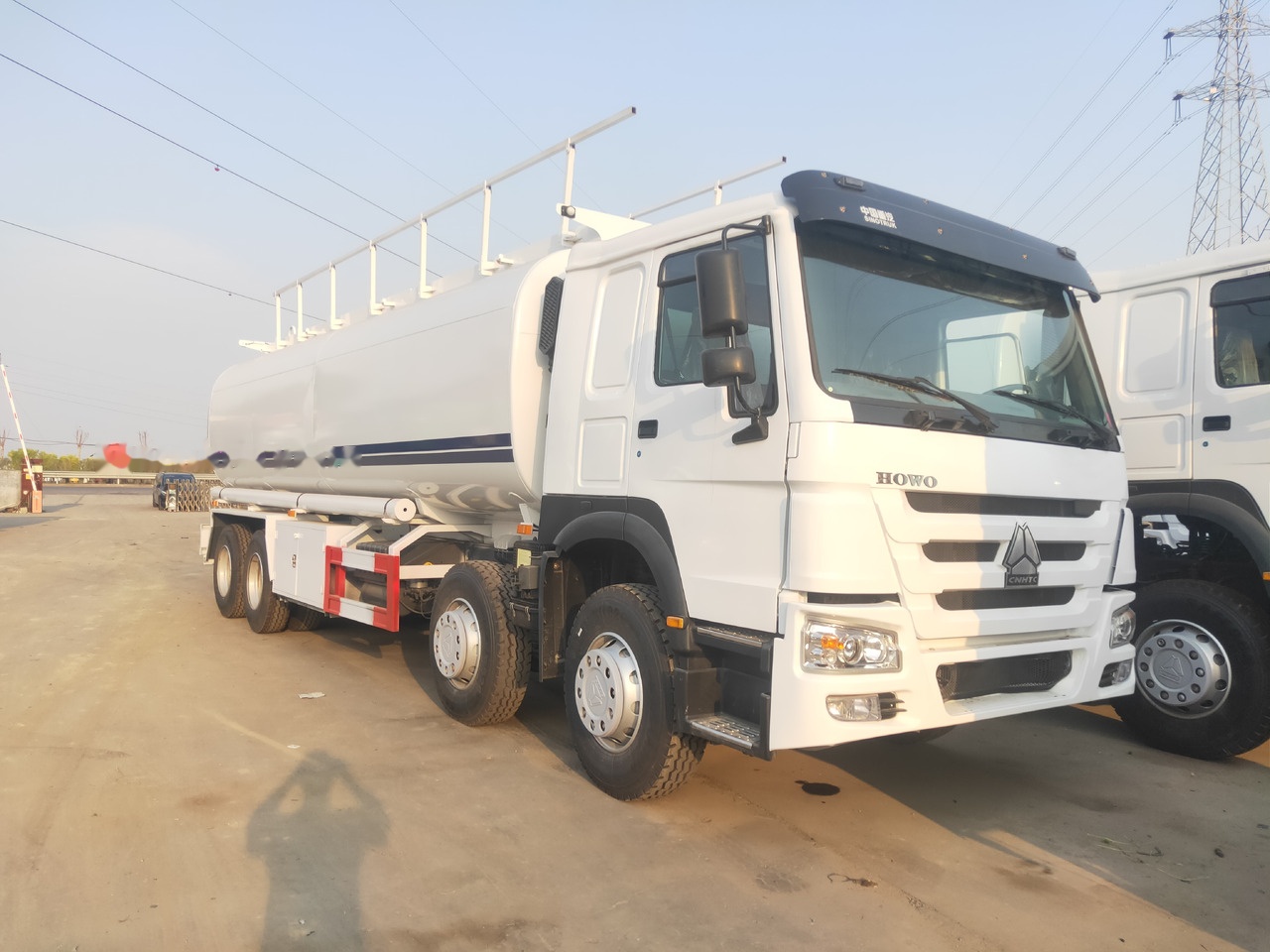 罐车 Sinotruk HOWO 8*4 Tank truck：图13