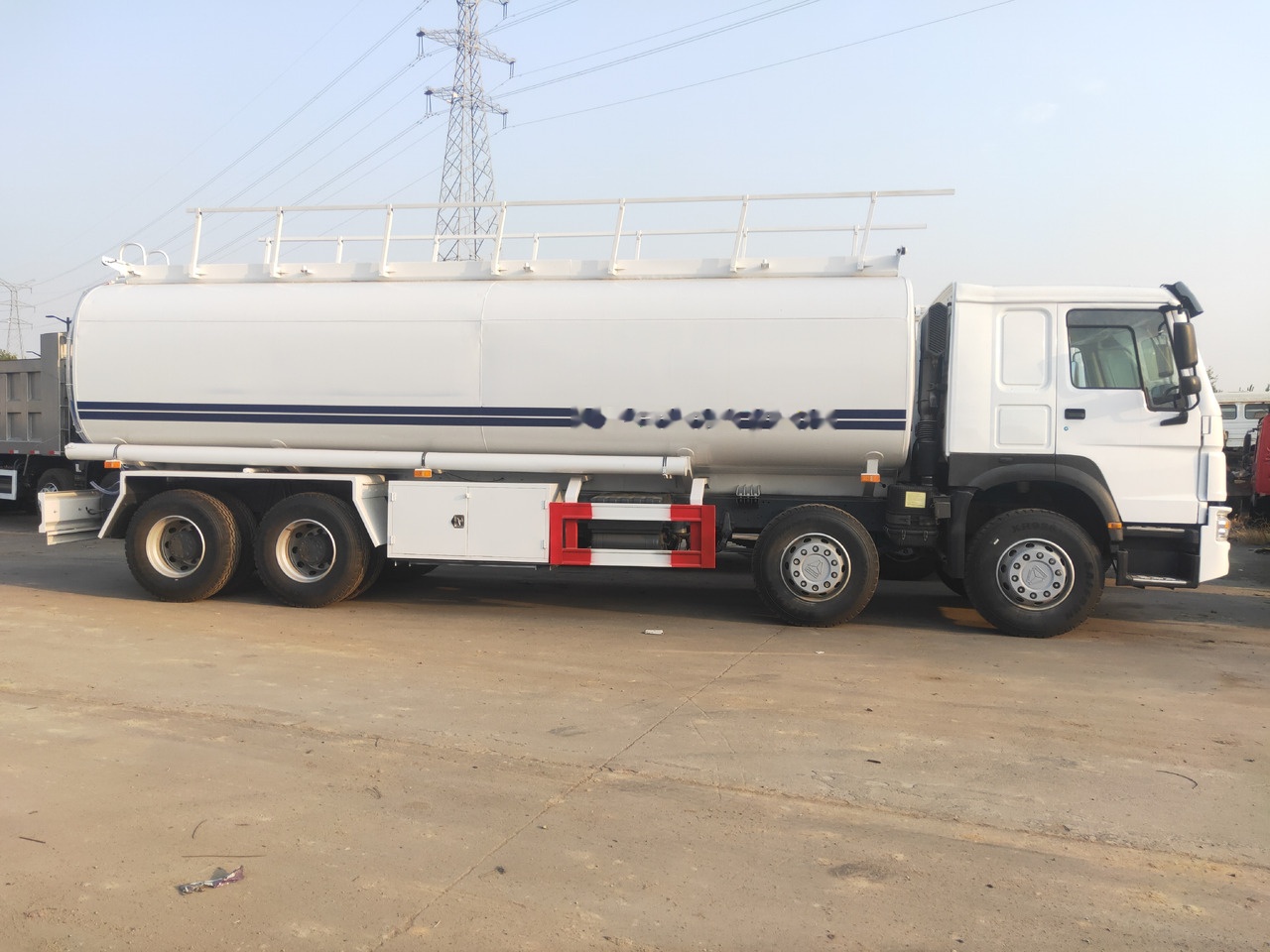 罐车 Sinotruk HOWO 8*4 Tank truck：图10
