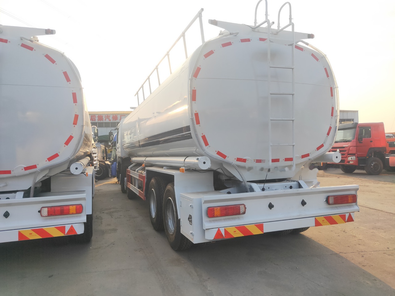 罐车 Sinotruk HOWO 8*4 Tank truck：图8
