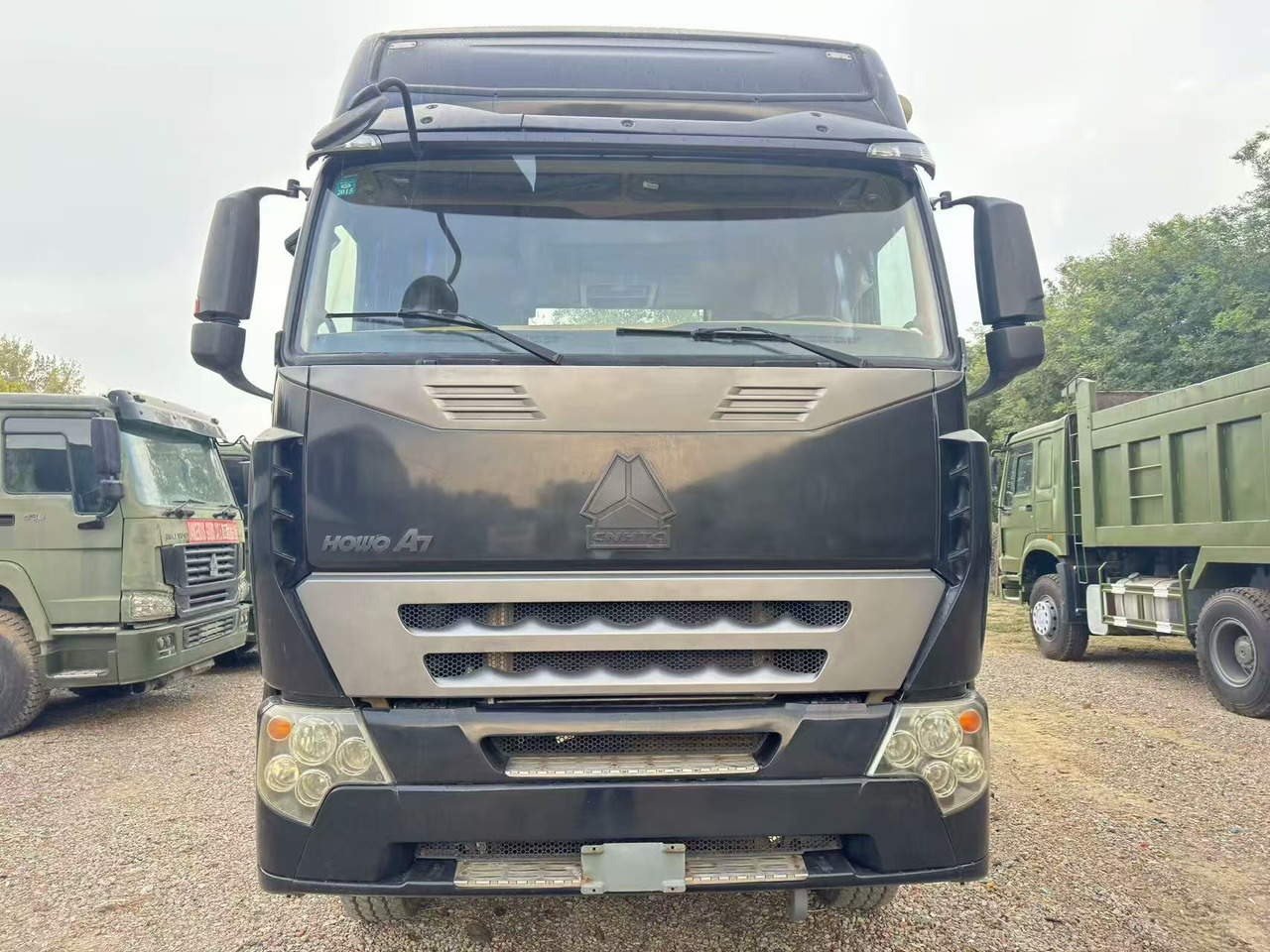 Sinotruk HOWO A7 - 牵引车:图1 Sinotruk HOWO A7 - 牵引车:图1