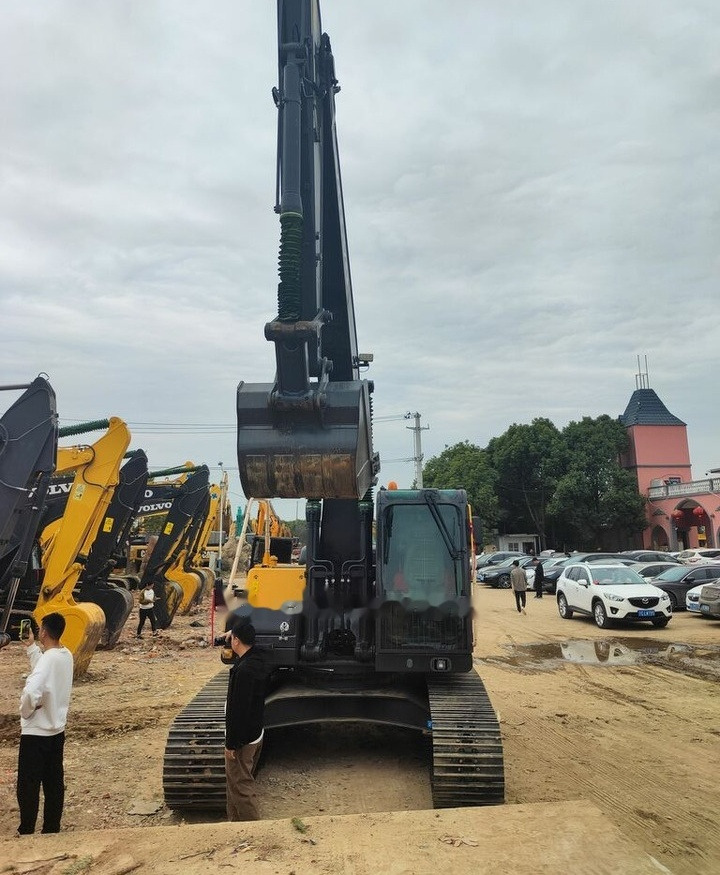 Volvo EC210 - 履带式挖掘机:图1 Volvo EC210 - 履带式挖掘机:图1