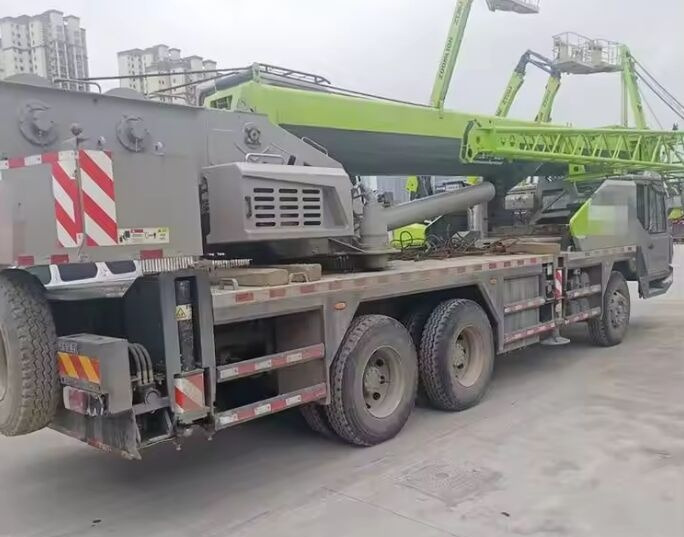 Zoomlion ZTC250-1 - 移动式起重机:图3 Zoomlion ZTC250-1 - 移动式起重机:图3