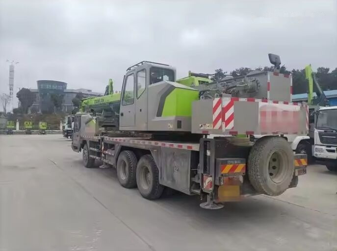 Zoomlion ZTC250-1 - 移动式起重机:图5 Zoomlion ZTC250-1 - 移动式起重机:图5